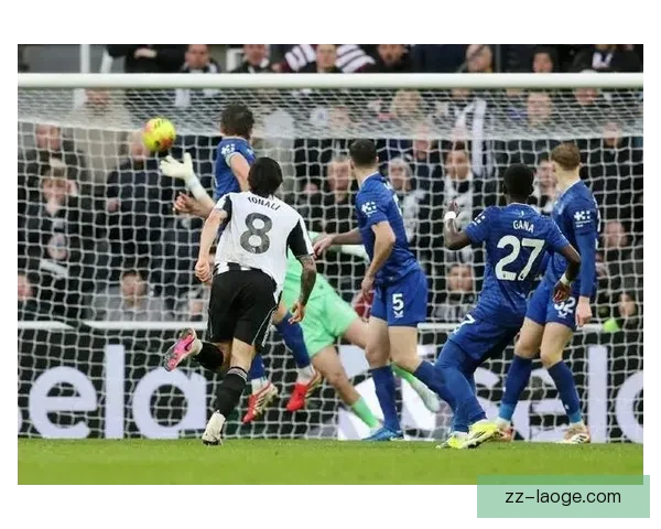 克拉拉布尔助力拜仁女足边路攻势频频得手展现速度与实力